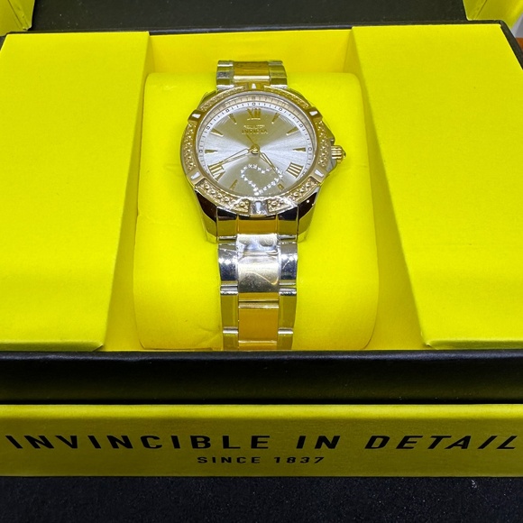 Women's (NWT) Two-Toned Bulova Watch with Crystal Heart on Face and Gold Bezel - Picture 6 of 6